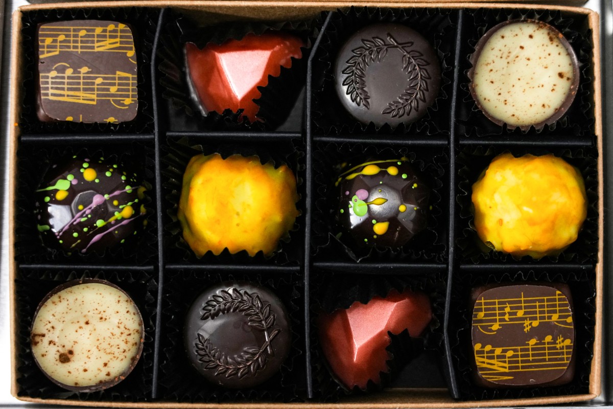 بالصور- صانعة شوكولاتة الأوسكار اسكتلندية تملك متجرا صغيرا... وقطعها النباتية بنكهة الأفلام